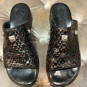 Beautiful vintage Brighton leather weaved mule shoes